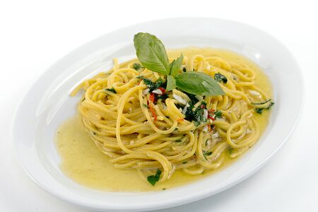 Спагетти алио и олио пеперончино