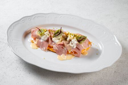 Омлет с мортаделлой и сыром страчателла