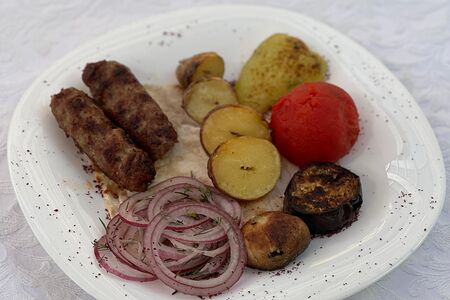 Люля-кебаб из баранины с овощами