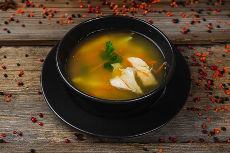 Куриный суп с домашней лапшой 