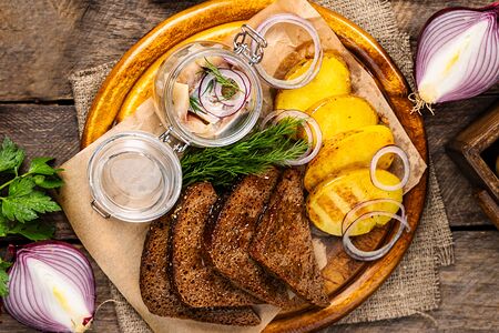 Сельдь в банке