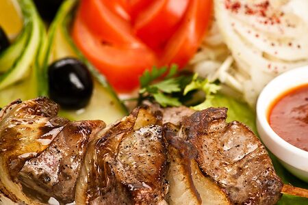 Традиционный шашлык из свинины