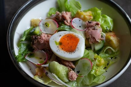 Салат с тунцом