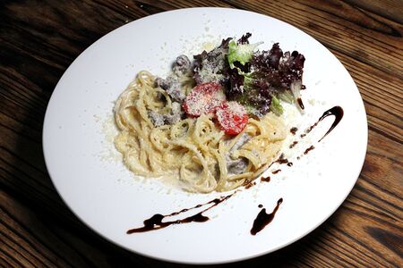 Паста с говядиной в соусе демиглас