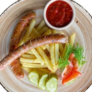 Баварские колбаски с картофелем фри