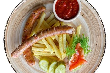 Баварские колбаски с картофелем фри