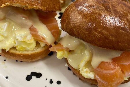 Бриошь с лососем