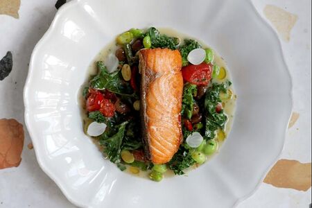 Лосось на гриле, овощное соте