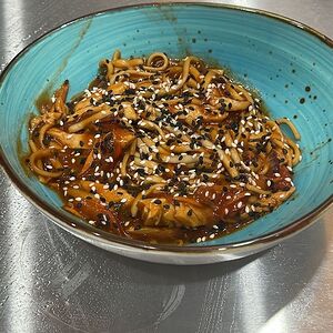 Удон с овощами и цыпленком 