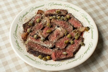 Тальята из бавета с пармезаном и каперсами