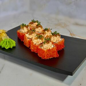 Ролл с креветкой спайси и лучком фри