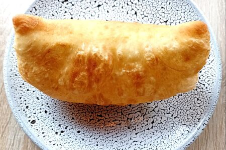 Чебурек с сырами сулугуни и имеретинским