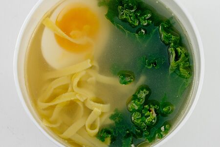 Куриный суп с салатом пак чой