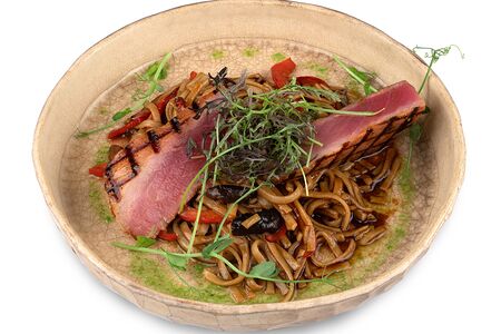 Паста с тунцом и манго