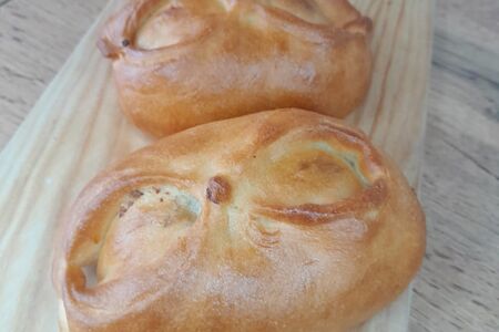 Пирожок с зеленым луком и яйцом