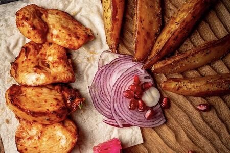 Шашлык из куриного филе и дольки