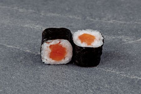 Хосомаки с лососем