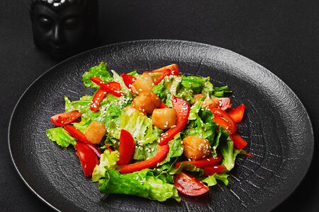 Салат с гребешком