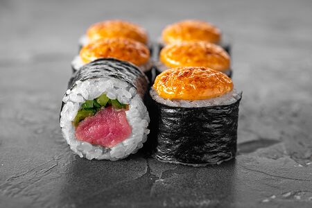 Острый маки с тунцом