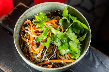 Фунчоза с кунжутным соусом