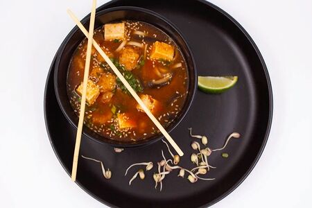 Мисо-суп с темпурной креветкой и шиитаке