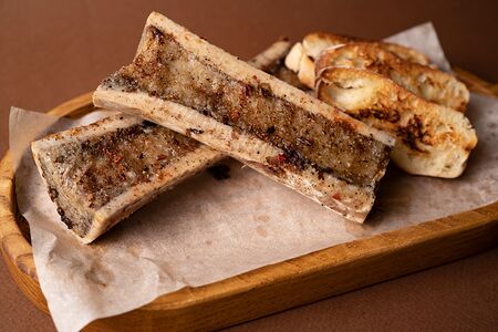 Мозговые говяжьи кости с хрустящим хлебом