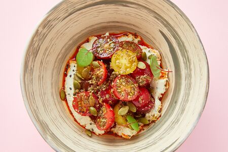 Карпаччо из томатов со страчателлой