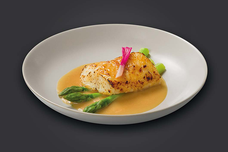 Палтус в соусе мисо со спаржей