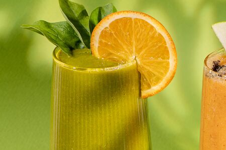 Смузи Манго-шпинат-апельсин