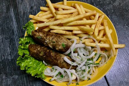Кейма-кебаб с картошкой фри