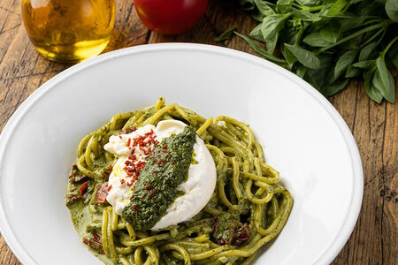 Спагетти с Бурратой и соусом песто