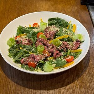 Салат с ростбифом