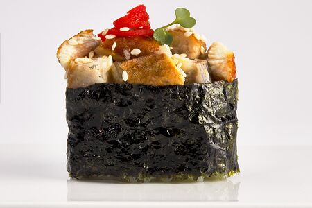 Гункан Spicy Угорь копченый