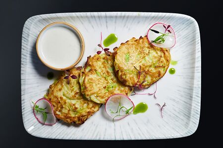 Оладьи из кабачка с муссом из козьего сыра