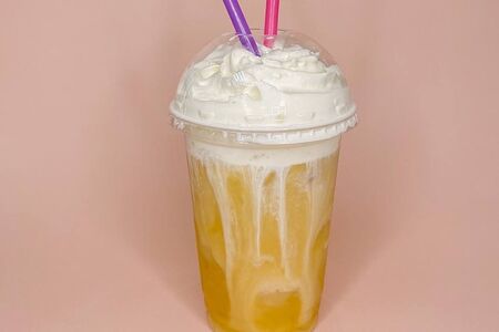 Жасминовый холодный чай с воздушным кремом