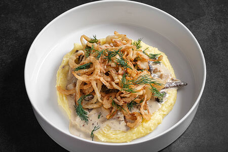 Бефстроганов с картофельным пюре