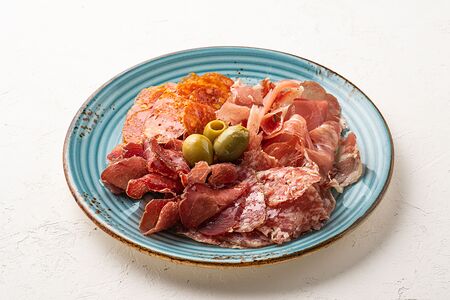 Ассорти мясных деликатесов