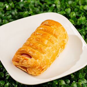 Слойка с сосиской 