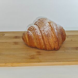 Круассан с вареной сгущенкой