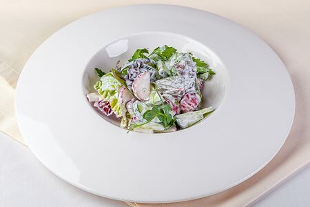 Салат из огурца и редиса со сметаной