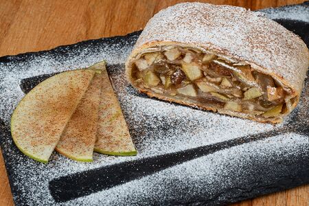 Штрудель яблочный