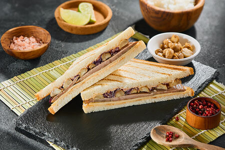 Сэндвич с ростбифом и луком