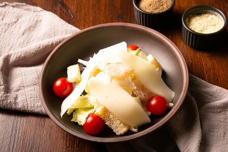 Салат Цезарь с креветкой