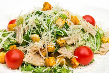 Салат Цезарь с курицей