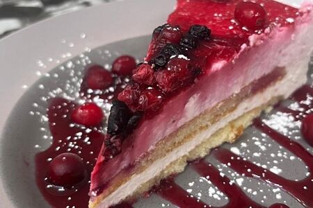 Торт-мусс йогуртовый с лесными ягодами 