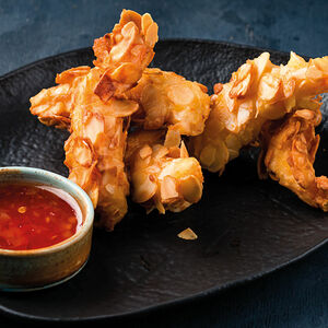 Креветки в миндальной темпуре