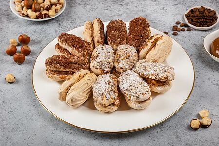 Меренги ореховые с кофейными зернами