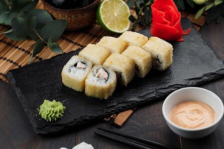 Горячие роллы с мясом краба