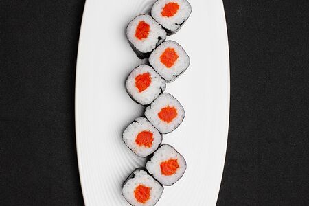 Маки с копченым лососем