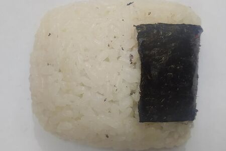 Онигири с крабом